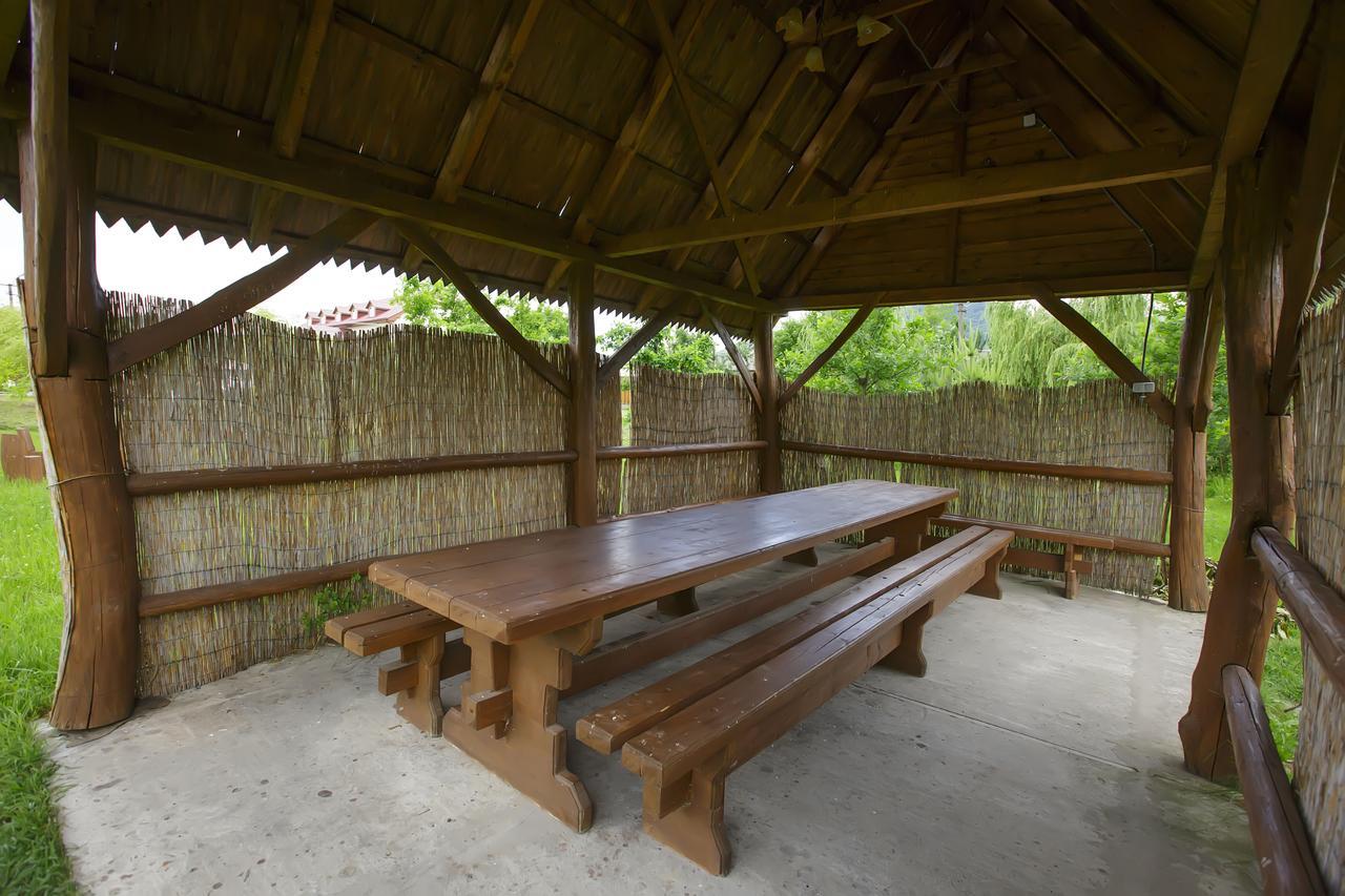 Hotel Trembita Chust Exterior foto